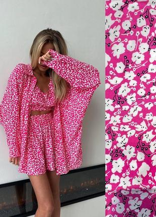 Розовый костюм с шортами в цветы 💕 костюм с рубашкой, топом и шортами в цветочный принт 💕 женский костюм тройка2 фото