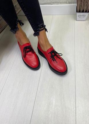 Червоні шкіряні туфлі черевики