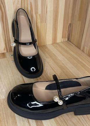 Туфлі lonza чорні лакові1 фото