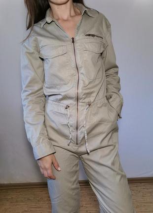 Комбинезон с молнией