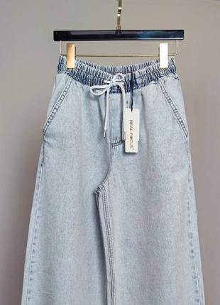 Стильные и удобные джинсы на резинке2 фото