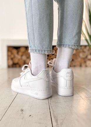 Шикарні кросівки nike air force 1 lx white lace beige кросівки6 фото