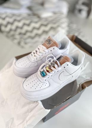 Шикарні кросівки nike air force 1 lx white lace beige кросівки7 фото