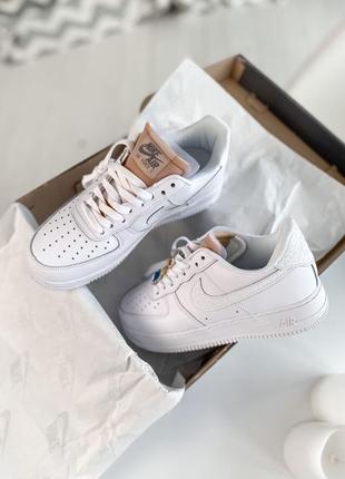 Шикарні кросівки nike air force 1 lx white lace beige кросівки8 фото