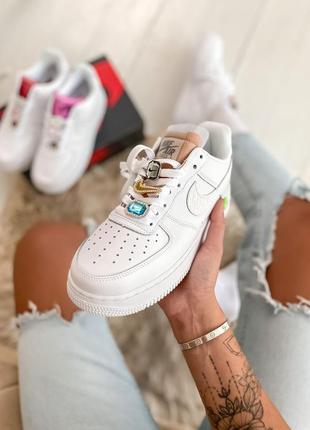 Шикарні кросівки nike air force 1 lx white lace beige кросівки9 фото