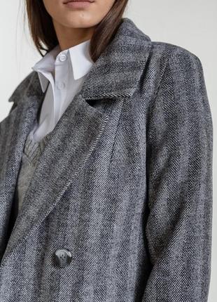 Демисезонное женское пальто двубортное темно-серое3 фото