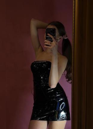Платье мини черная латексная9 фото