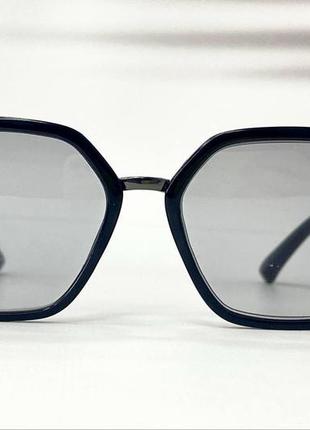 Очки женские корректирующие для зрения фотохромные квадраты в пластиковой оправе и металлическим носоупором2 фото