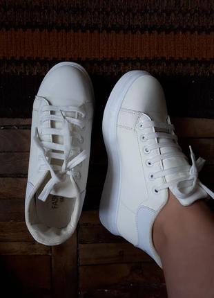 Кросівки жіночі білі1 фото