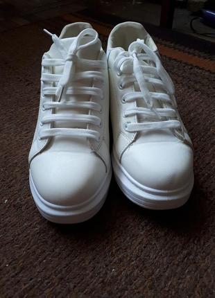 Кросівки жіночі білі3 фото