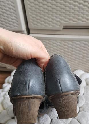 Кожаные босоножки с закрытым носком и пяткой лодочки4 фото