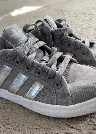 Стильные кеды кроссовки