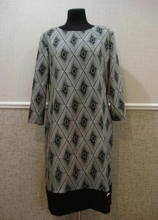 Елегантне трикотажне плаття футляр з геометричним принтом великого розміру 20(4xl)1 фото