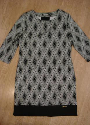 Елегантне трикотажне плаття футляр з геометричним принтом великого розміру 20(4xl)5 фото