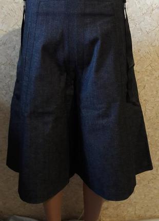 Спідниця-капрі зі щільної джинсової тканини, змійки зі стрічками з боків і кишені