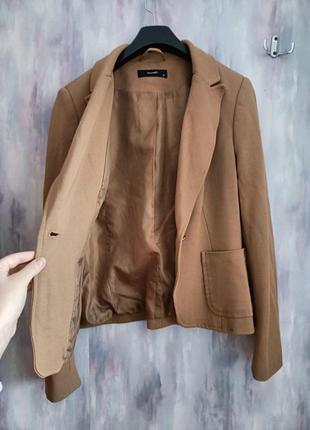Бежевый коричневый пиджак2 фото