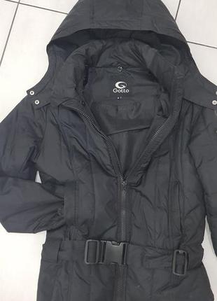 Осіння жіноча куртка подовжена. м.