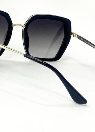 Сонцезахисні окуляри жіночі квадратні в пластиковій оправі з градієнтним тонуванням тонкі металеві дужки2 фото
