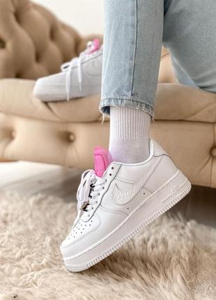 Шикарні кросівки nike air force 1 lx white lace pink кросівки7 фото