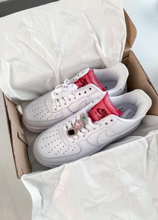 Шикарні кросівки nike air force 1 lx white lace red кросівки4 фото