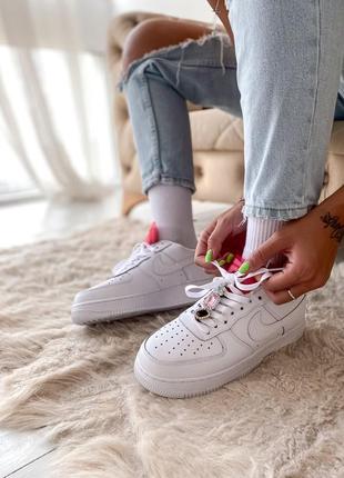 Шикарні кросівки nike air force 1 lx white lace red кросівки9 фото