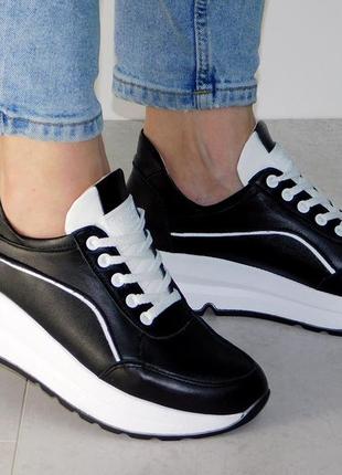 Кроссовки женские с натуральной кожи черные на белой подошве