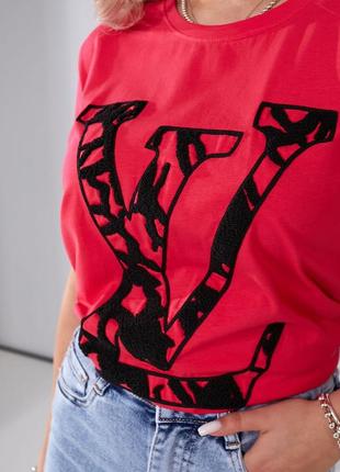 Женская коралловая базовая яркая качественная футболка в стиле lv лв3 фото