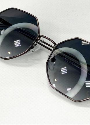 Солнцезащитные очки унисекс многоугольные в металлической оправе с тоненькими дужками4 фото