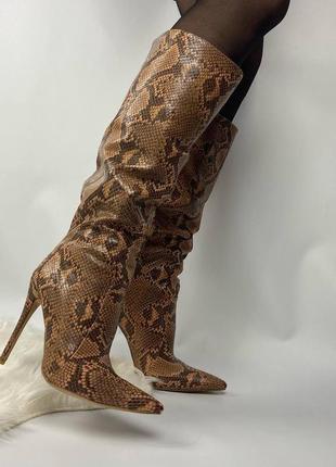 Новые женские ботфорты на шпильках ботинки на каблуке весенние в принт змеи с острым мысом6 фото