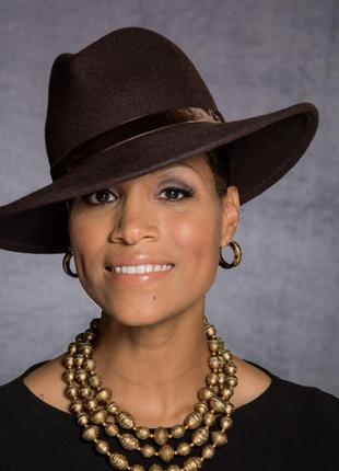 Стильная шерстяная шляпа