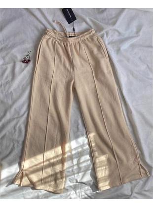 Новые женские бежевые брюки прямого кроя широкие спортивные штаны на флисе