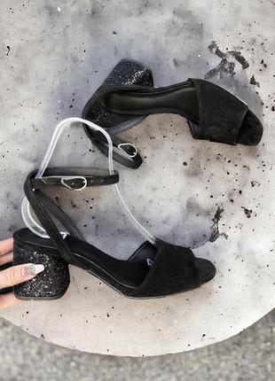 Вишукані чорні босоніжки trixi натуральна замша та глітер 35-41