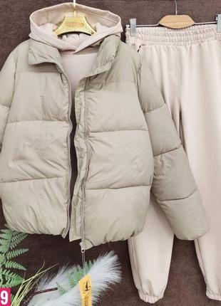 Куртка короткая женская стеганая базовая весенняя на весну демисезонная батал черная коричневая бежевая белая спортивный костюм джоггеры черный бежевый серый8 фото