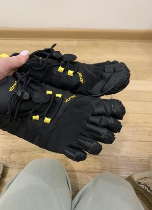 Кроссовки vibram 5 fingers3 фото