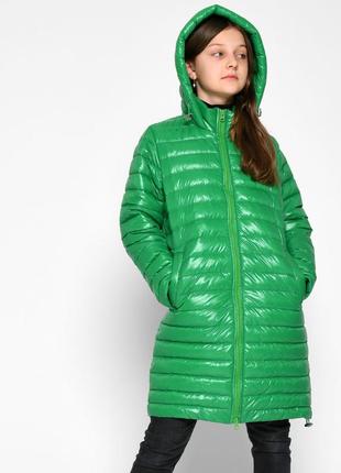 Зеленая длинная стеганая куртка5 фото