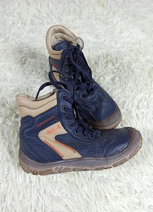 Шикарные кожаные высокие ботинки с утеплением.