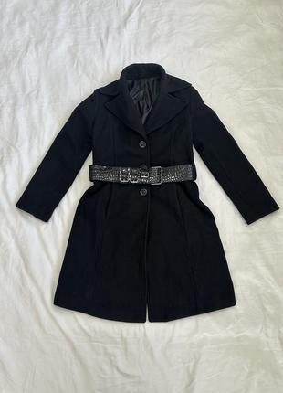 Женское черное пальто с красивым ремнем 😍