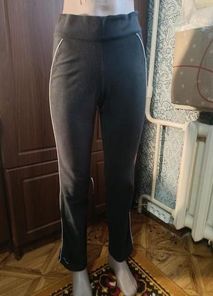 Спортивные штаны.