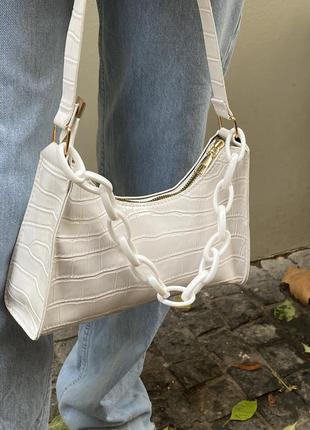 Женская маленькая сумка через плечо багет рептилия  белая4 фото