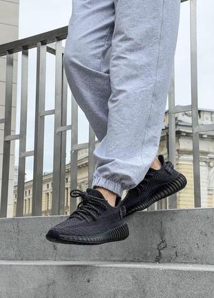 Женские кроссовки 
adidas  yeezy 35010 фото