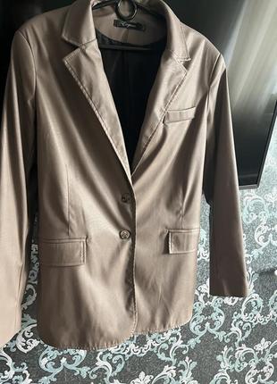 Пиджак из кожзаминика женский