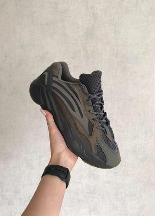 Жіночі кросівки adidas yeezy boost 700