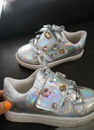 Серебряные кедв, кроссовки с камнями