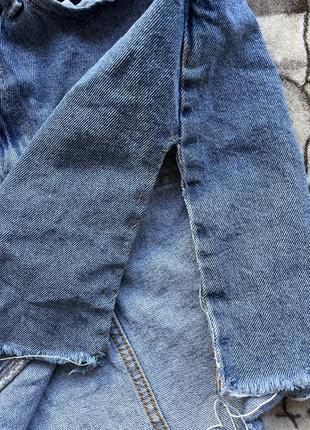 Крутая джинсовая юбка с вырезом4 фото