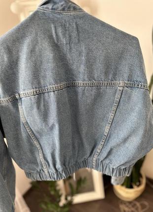 Укорочена джинсова куртка (бомбер) zara, з іспаніі3 фото