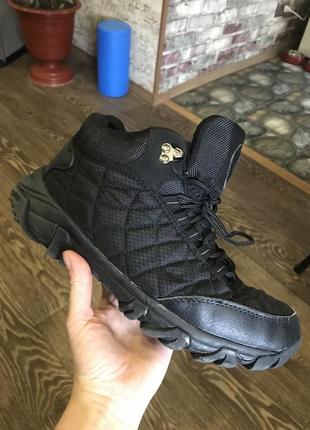 Зимние спортивные ботинки кроссовки