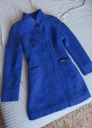 Яскраве весняне пальто