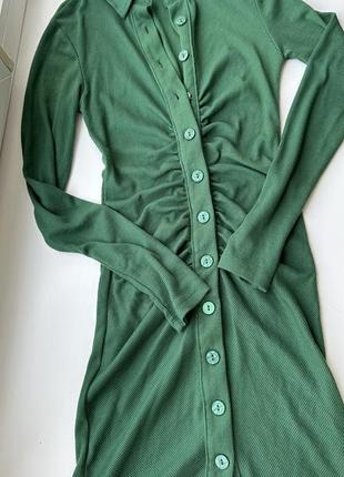 Сукня в рубчик зелена