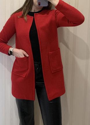 Стильный красный кардиган
