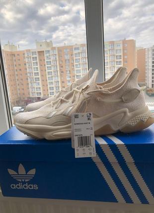 Кроссовки adidas ozweego